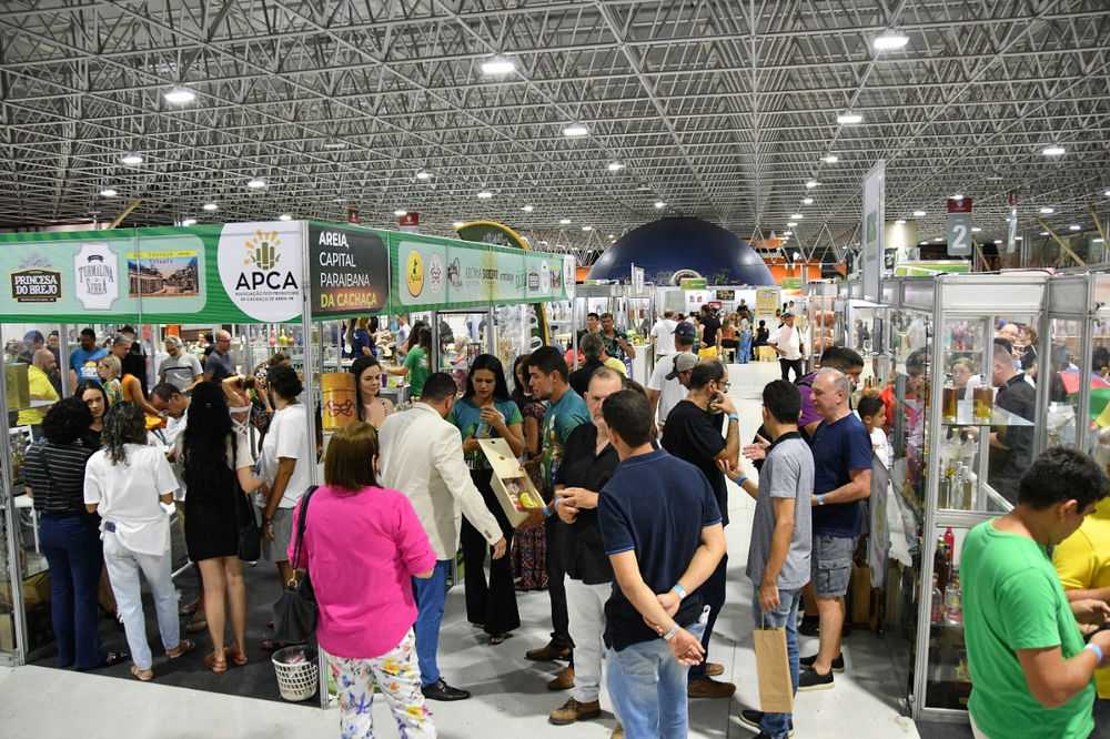 Feira de cachaça.jpg