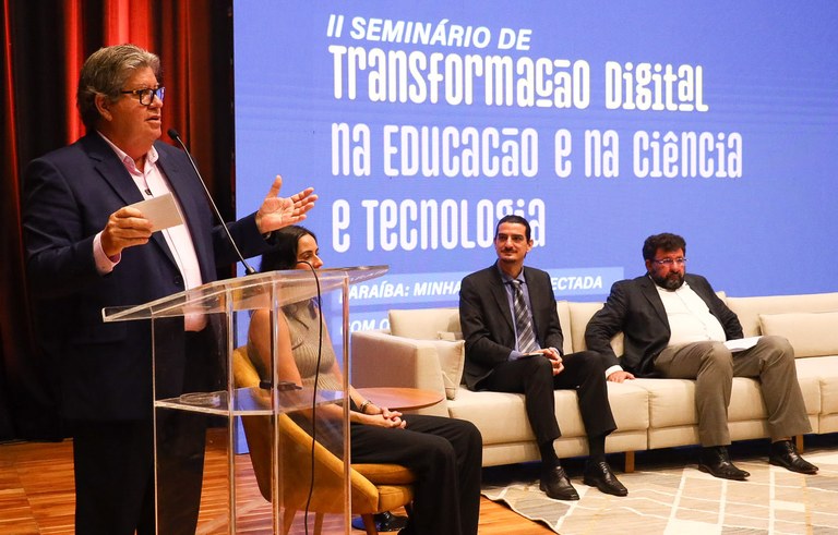 CASA João Paulo II realiza palestra com r de canal sobre matemática  – Fundação CASA