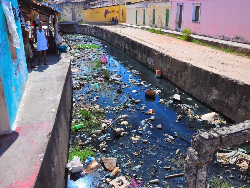 Credito - Mano de Carvalho - Itabaiana - Canal Treze de Maio - afluente do rio PB - Note o isopor na foto.jpg