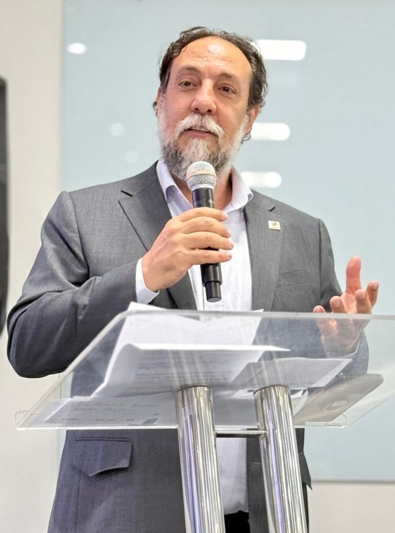 O físico Amílcar Rabelo é empossado novo presidente da Fapesq